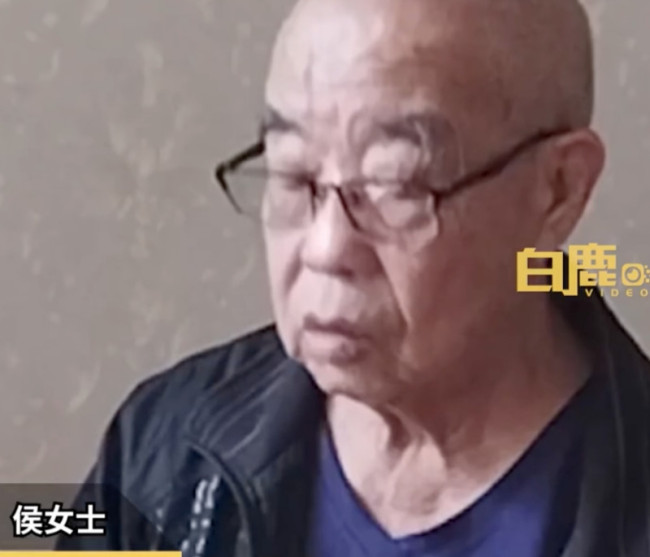 奶奶用胶带帮老伴提拉下垂眼皮