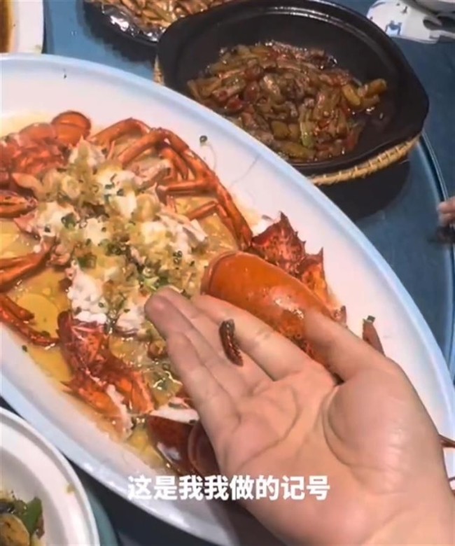顾客点龙虾做标记上菜后发现被换