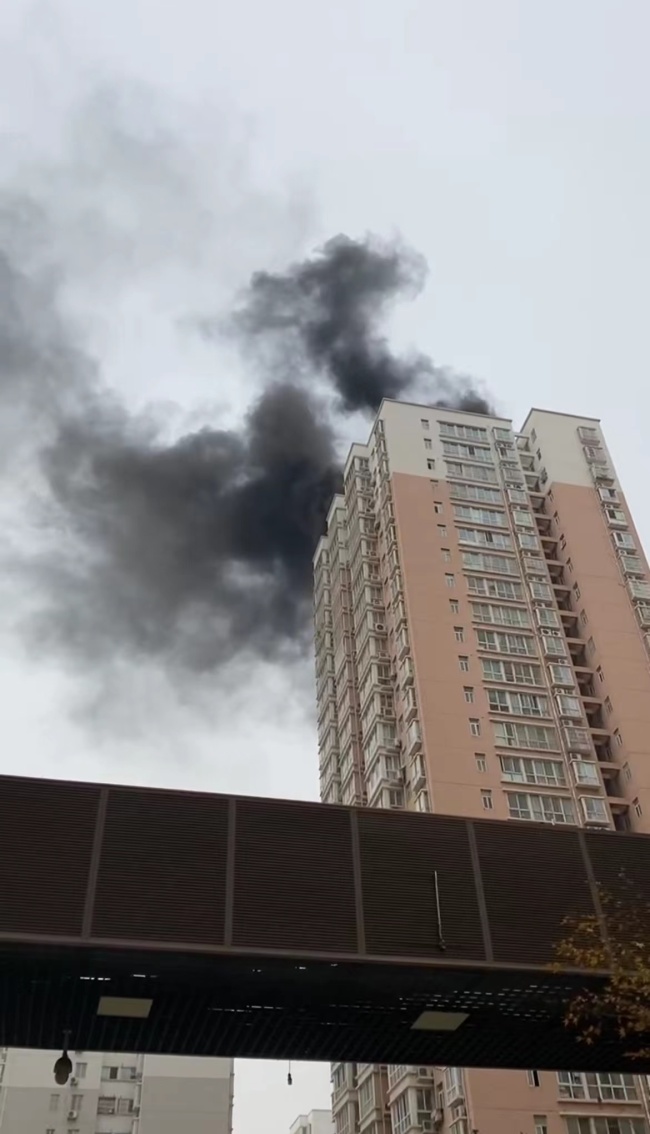 陕西西安一小区住宅楼起火 5死亡3人受伤