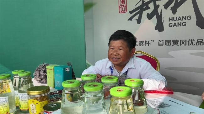 1.35米男子找工作遇挫回乡后月入过万：还受县里表扬