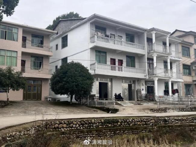 江西高中生胡鑫宇失踪已过60天：被焦灼无解谣言裹挟的双亲很无助