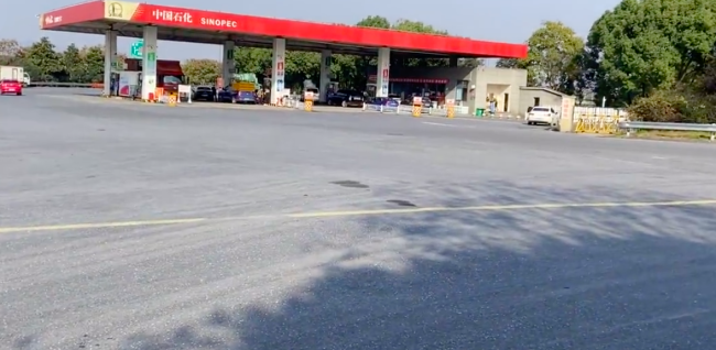 接亲路上千万别上厕所不然会被遗忘在休息区！新郎跪搓衣板了吧