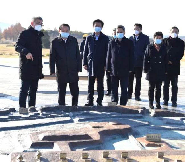 浙江省委书记调研阿里巴巴 寄语争当模范生领头羊