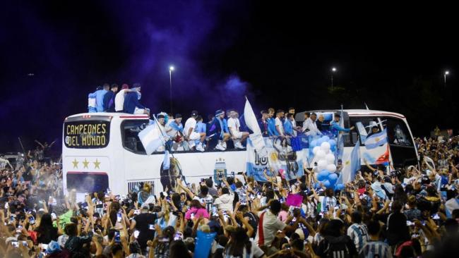 阿根廷冠军游行提前结束 梅西发长文感恩世界杯夺冠