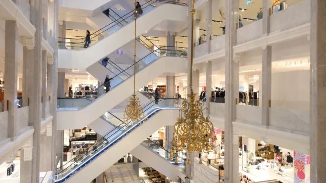 这是2021年4月21日拍摄的丹麦哥本哈根一家大型购物中心。新华社发（安德斯·孔斯豪摄）