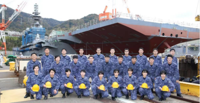 日本雅虎新闻报道称，照片显示，“加贺”号的船头甲板已被改造成方形