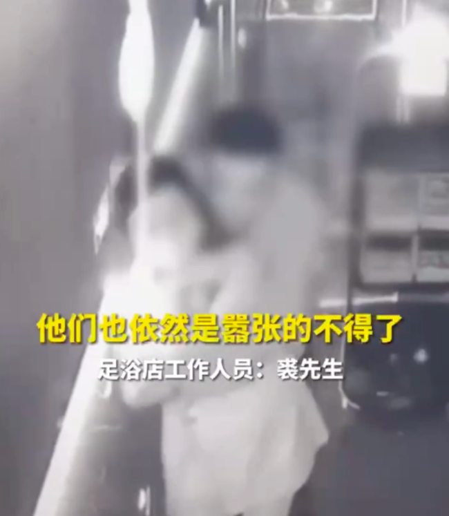男子猥亵打人叫嚣叔叔是市长 警方：还在调查