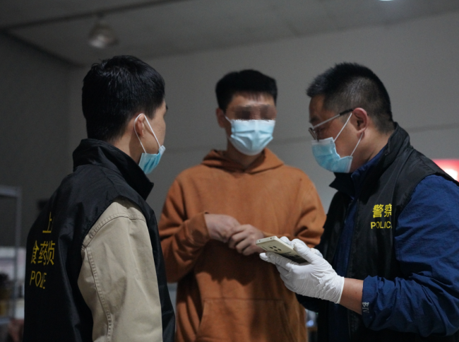 殡葬“黄牛” 高价贩卖业务受理名额 上海警方出手 抓获20多名