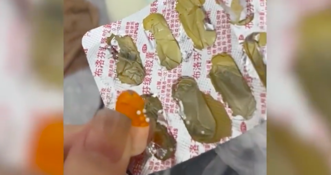 小狗趁主人不在家偷吃6颗布洛芬