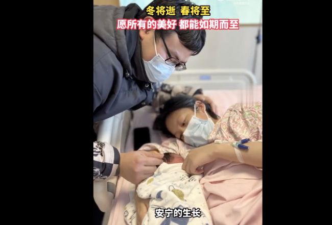 隔玻璃亲吻的印痕女护士有宝宝了