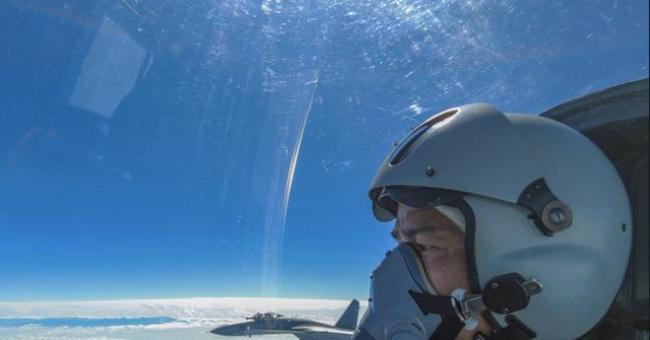 若解放军收复台湾，30万兵力是否足够？如果美军介入是否需要增兵呢