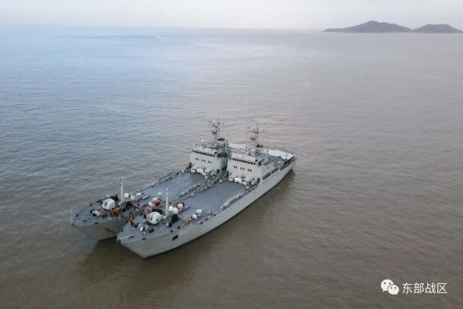 登陆舰编队,破浪出击!