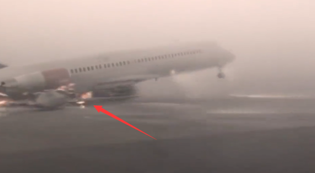 印尼载有125名乘客客机起飞途中撞上航站楼：机翼与航站楼均受损！