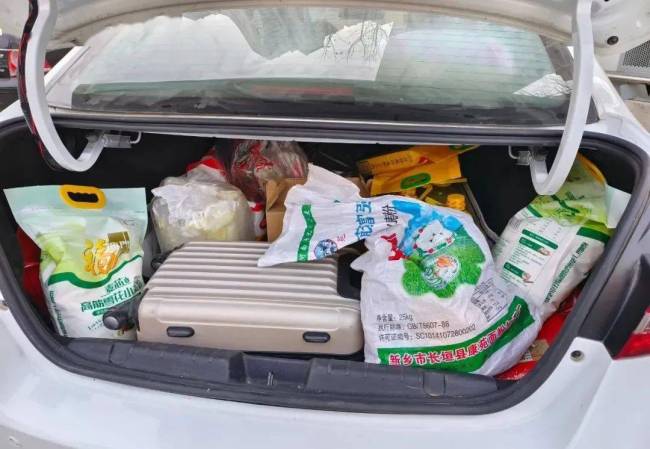 ​爸妈硬塞行李的操作防不胜防：真实到泪目