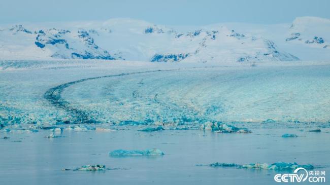 冰島：靜謐藍色絕美冰川泄湖震撼人心