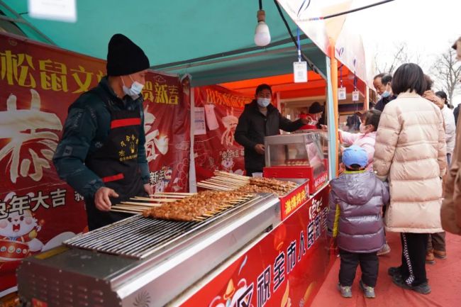 山东一97.6斤头鱼58.8万拍出 太白湖头网鱼王好兆头