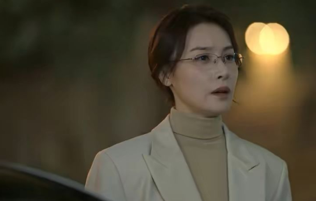 高启兰禁欲妆太加分了 开着豪车带着金丝真姬圈大佬_新闻频道_中华网