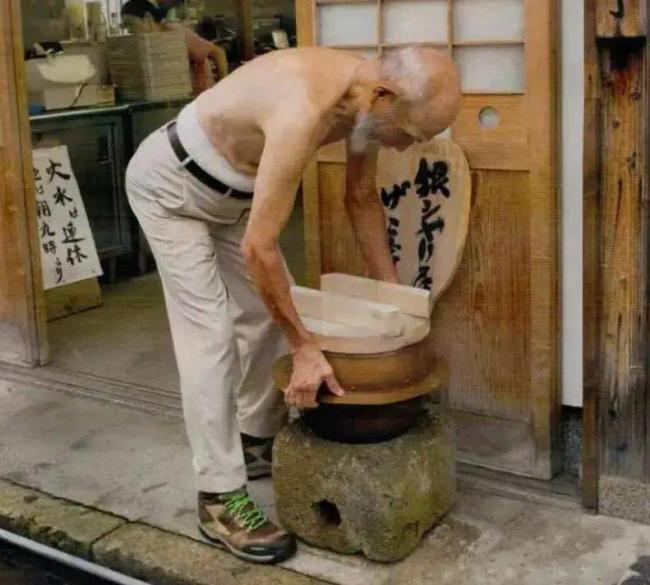 暴跌168亿！日本人最骄傲的行业竟被一个高中生毁了！
