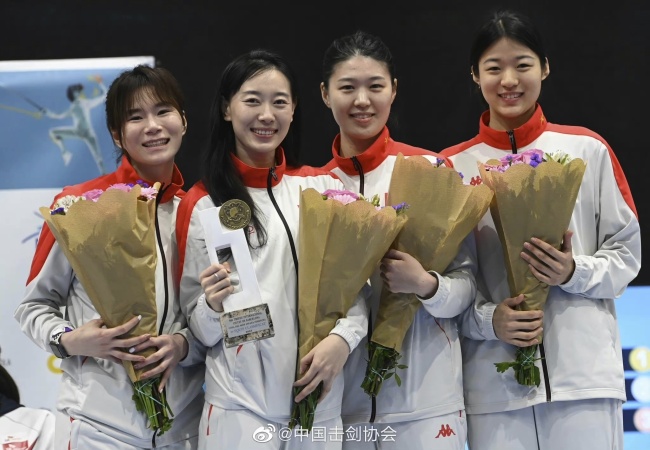 女子重剑世界杯：中国队收获两枚铜牌
