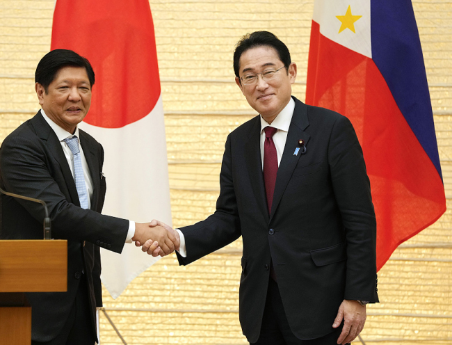 为遏华日本动作不断不惜花重金拉拢菲律宾，中国也不用客气了！