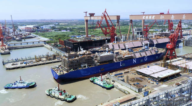 全球最大江海联运型液化天然气船今日交付