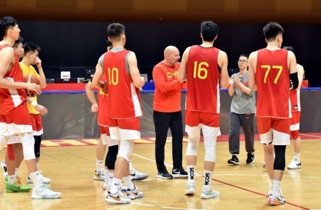 男篮世预赛：中国男篮以71-59战胜哈萨克斯坦