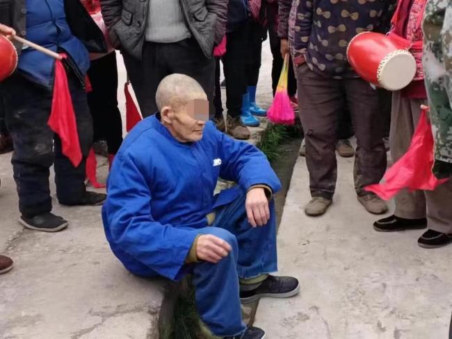 老人去世后现身 亲属曾认尸没敢靠近 觉得像闹乌龙