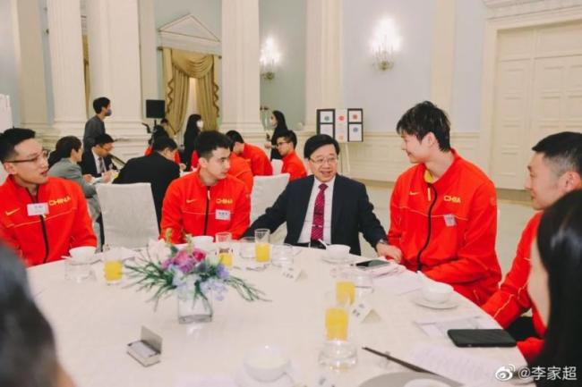 李家超设宴欢迎中国男篮，姚明率全队出席
