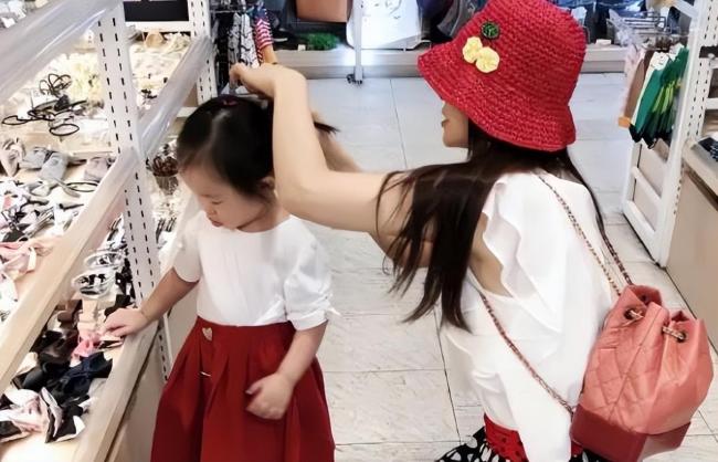 三胎开放效果不理想，代表提出免费教育建议，关键在养不起