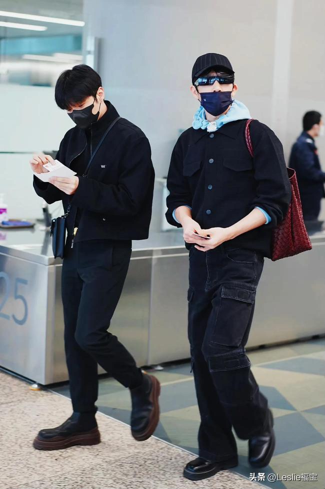 李荣浩与井柏然机场同框 网友：这是要组合出道吗？ 