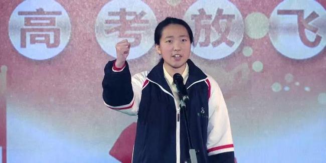高三女孩全程脱稿演讲燃爆全场