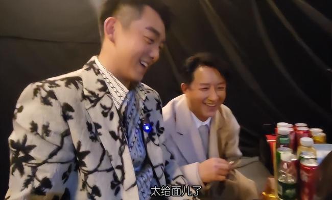 郑恺成功带小姨子进圈 网友:我也去问问我娱乐圈唯一的人脉