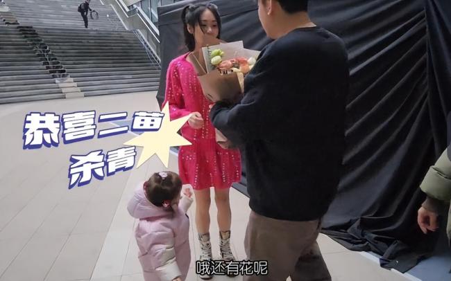 郑恺成功带小姨子进圈 网友:我也去问问我娱乐圈唯一的人脉