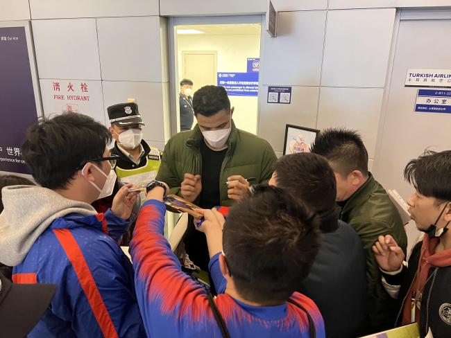 上海申花队引援消息被曝 网友:上海球迷永远记着莫队,申花永远记着莫队