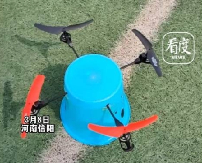 教师用垃圾桶组装无人机：孩子们眼中是带着光的