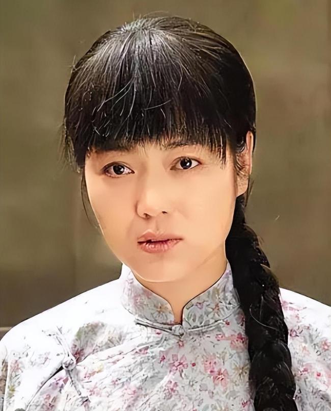 演员王茜华带泪发文惹猜疑是不是抑郁 老师要好好的照顾自己哦