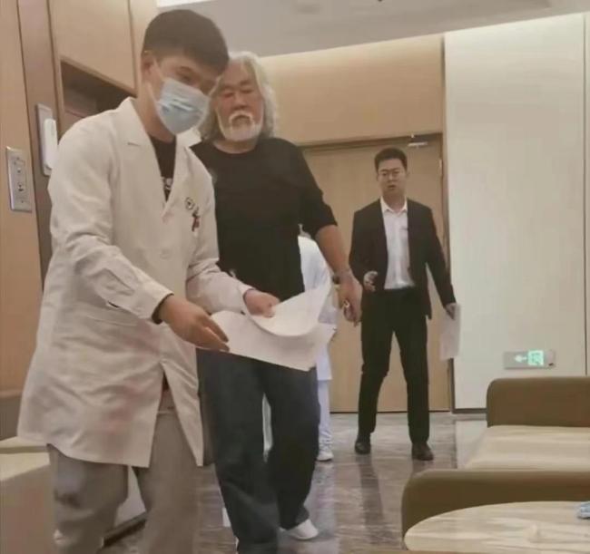 曝张纪中打“生命养护”针：起身艰难，无人陪护！
