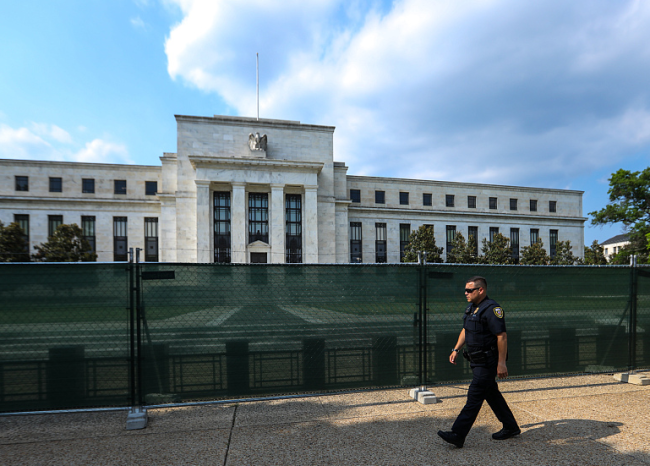 美联储紧急贷款飙升至新纪录 超08年金融危机时期