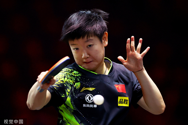 孙颖莎在比赛中。