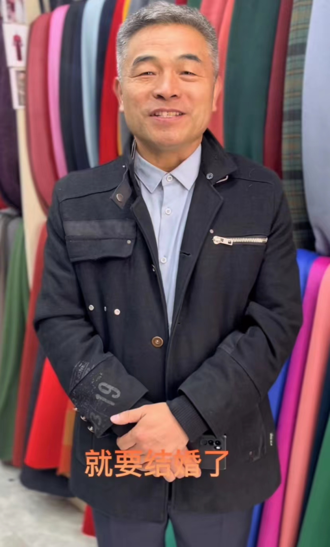 失孤原型郭刚堂儿子结婚，刘德华派导演现场祝福，鲁豫送上神秘大礼