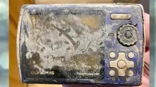 美国女子找回漂流13年相机拷出照片，让自己大吃一惊！