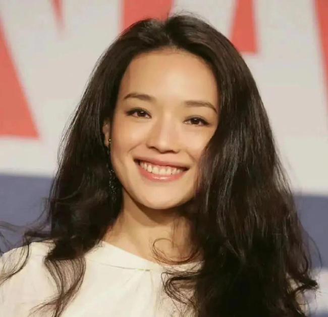 舒淇关注刘亦菲ins 表面“松弛感”，私下比谁都卷.
