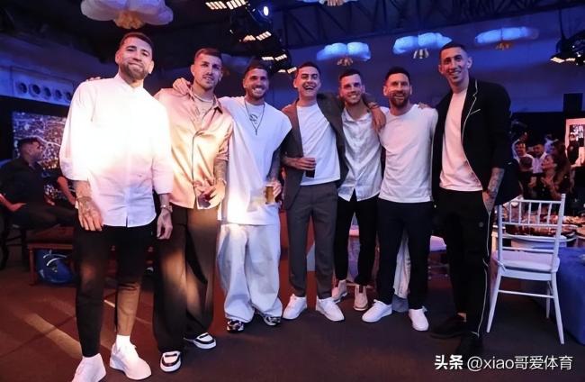阿根廷队举办庆祝派对 成员们笑容洋溢氛围不要太好  