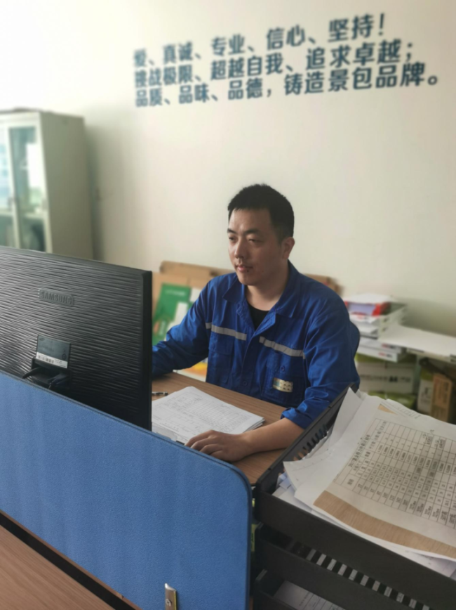 了不起！小伙雕食品雕出世界冠军，这届00后不简单