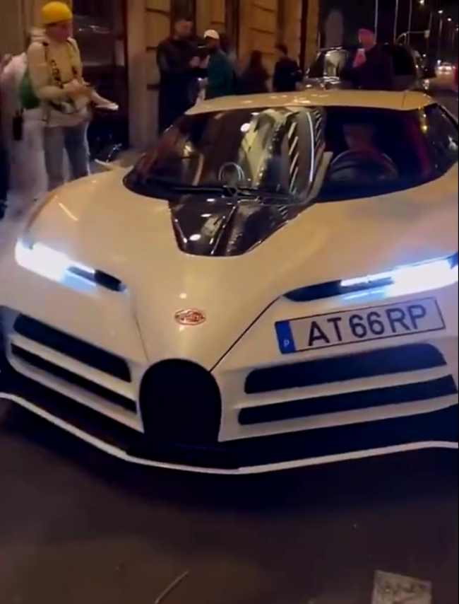 c罗驾布加迪现身马德里 高调现身秀恩爱引网友围观