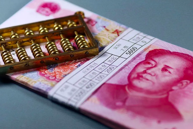 百万银行“打工人”薪酬大曝光！最高的人均66万 银行茅降薪了！