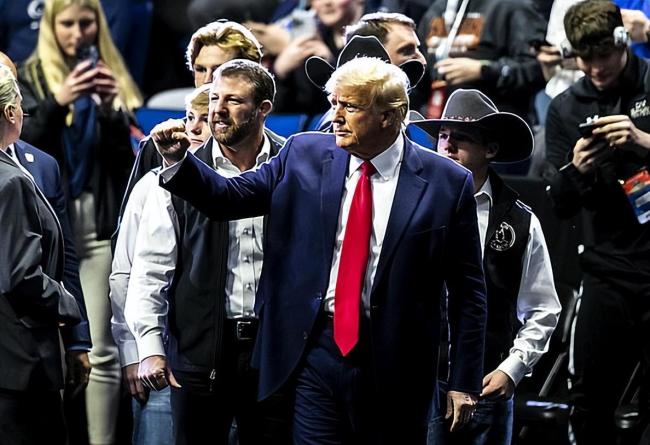 特朗普恐将“提前自首”，封口费案女主角发声：他将不再不可撼动