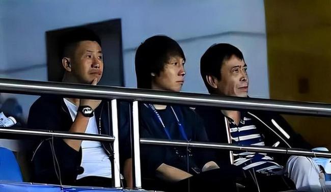 记者透露李铁现状：不能打电话、看电视，晚上睡觉不能关灯