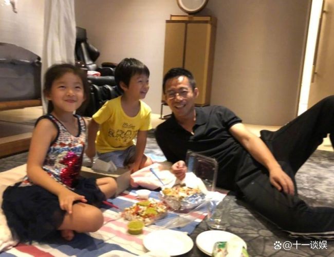 汪小菲与儿女台北聚餐被指责偏心女儿 汪小菲回台湾处理官司被指心酸