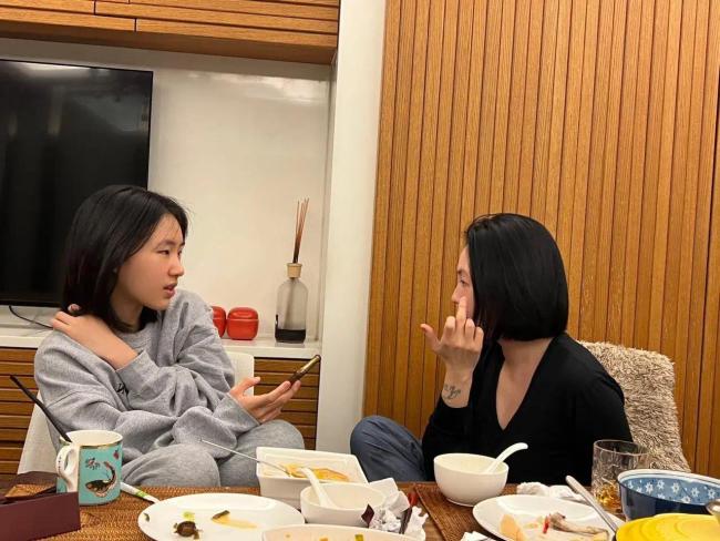 李敖女儿指责小S教坏女儿：吃相奇丑无比 吃饭礼仪恶心